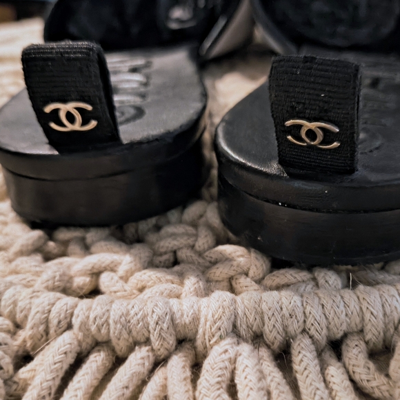 CHANEL😍CC Logo SS19 Leather Slide Mules - Picture 9 of 12